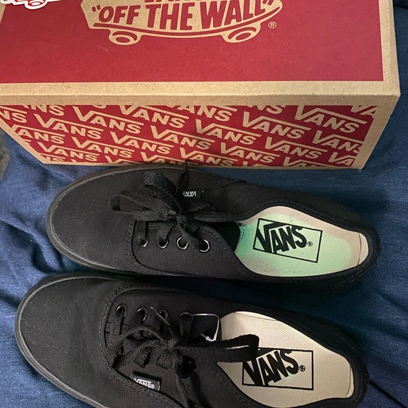 Black vans worn only a few times. Size 6.5 - Picture 5 of 5